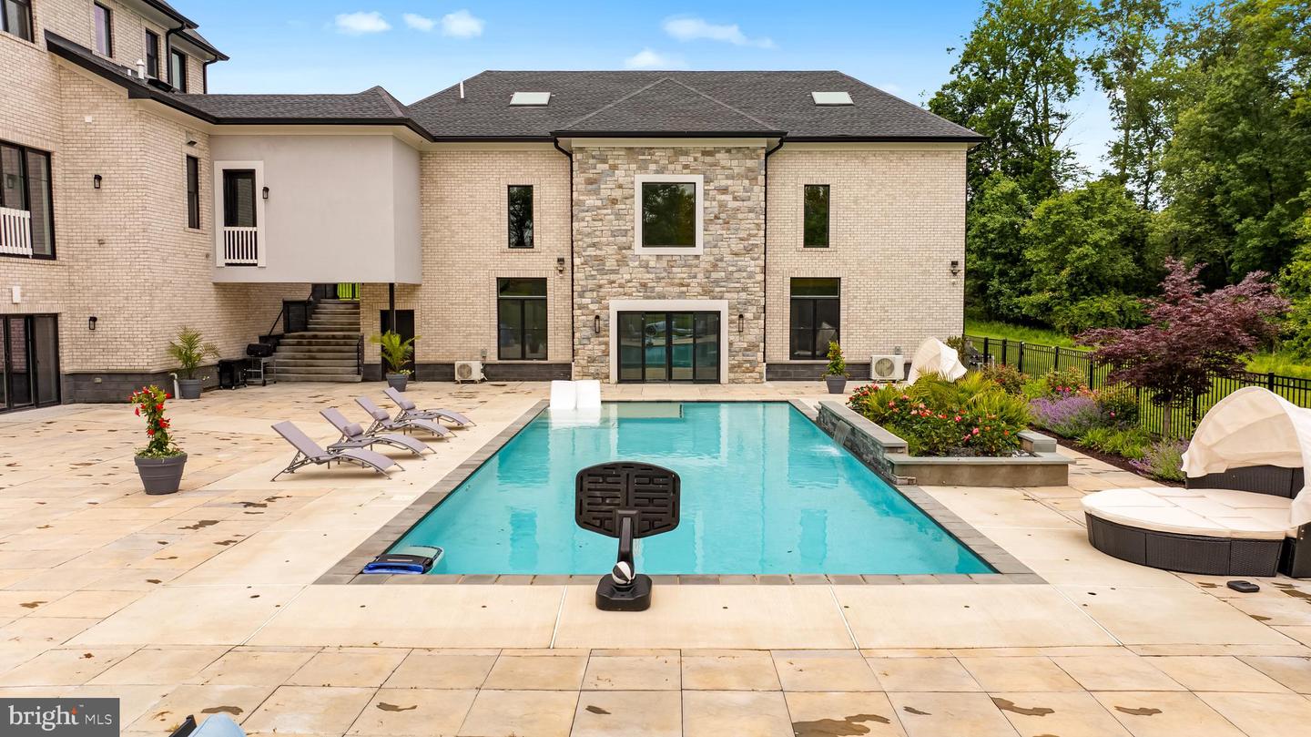 3415 Shady Ln