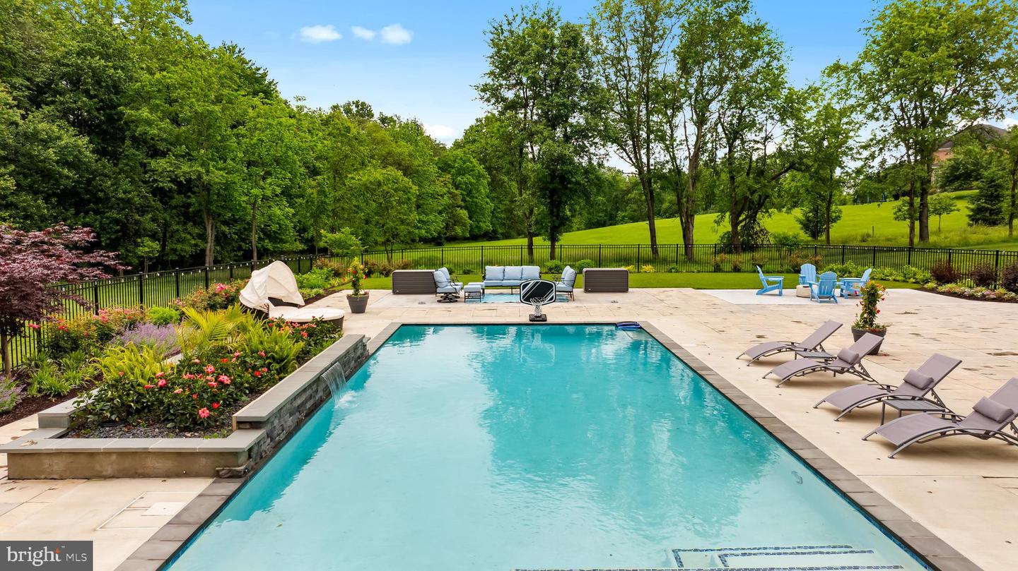 3415 Shady Ln