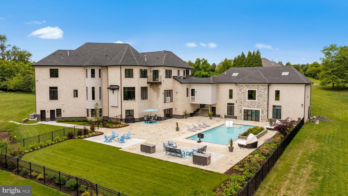 3415 Shady Ln