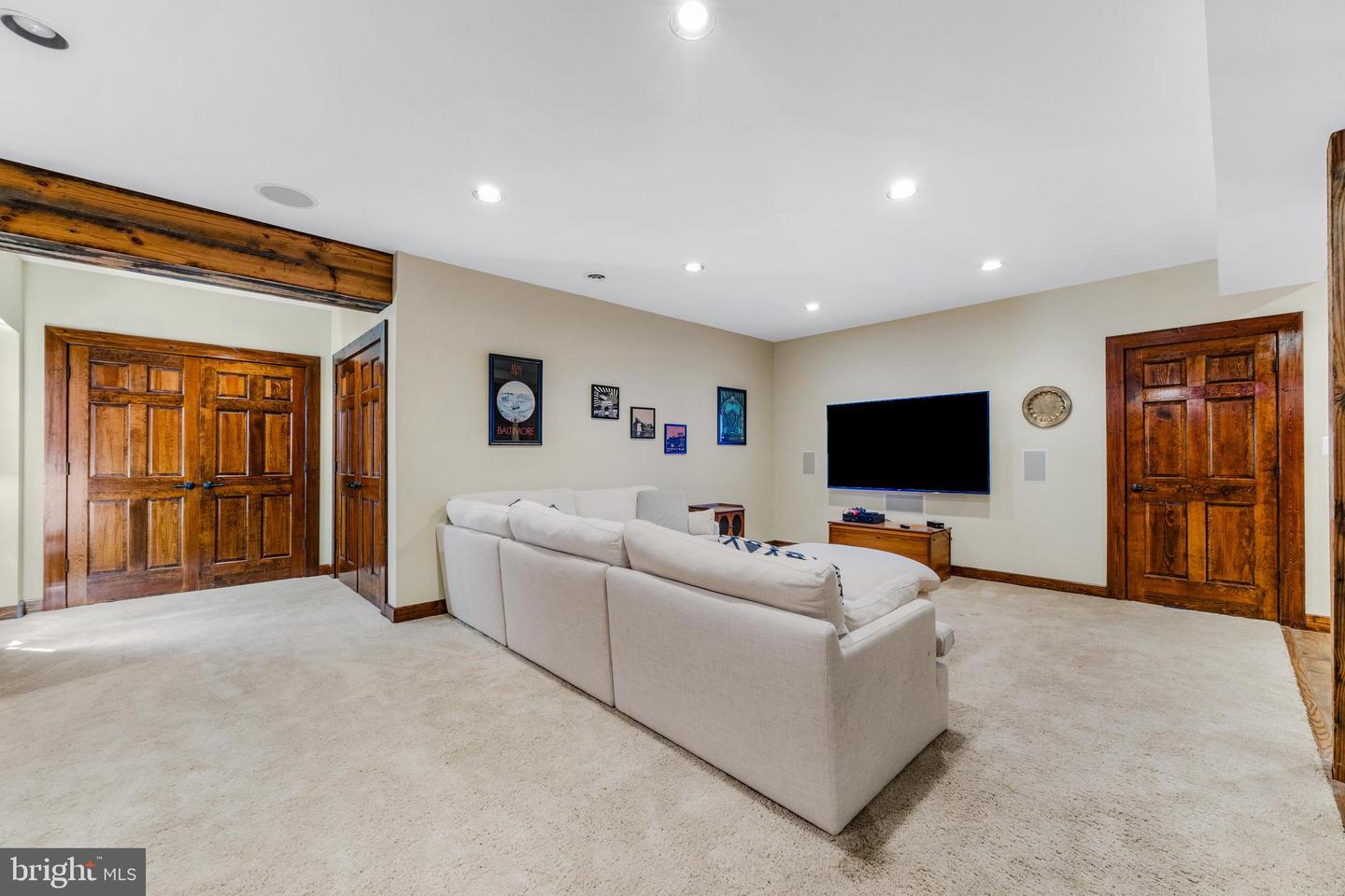 6452 Ruxton Dr