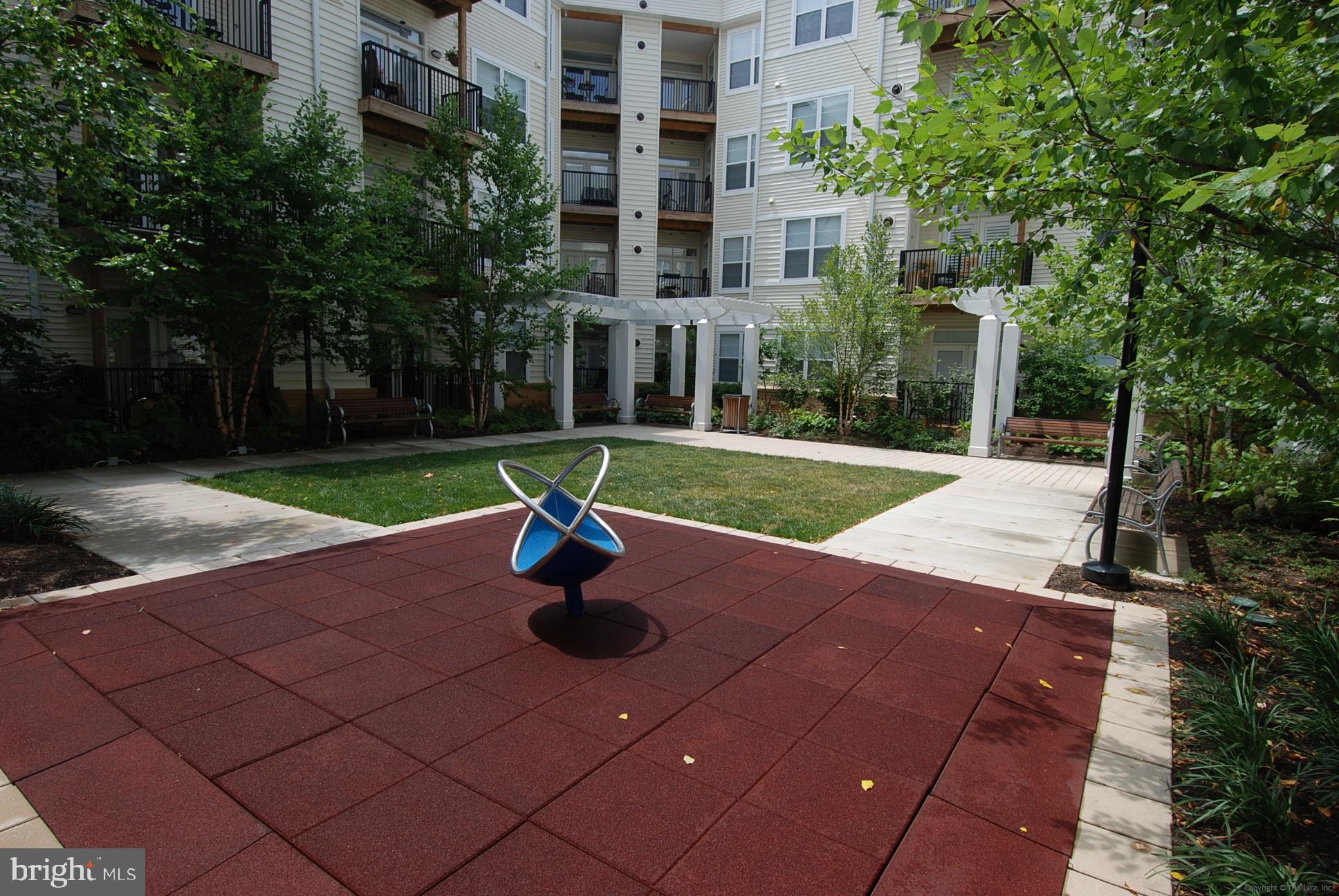 1201 E West Hwy #207