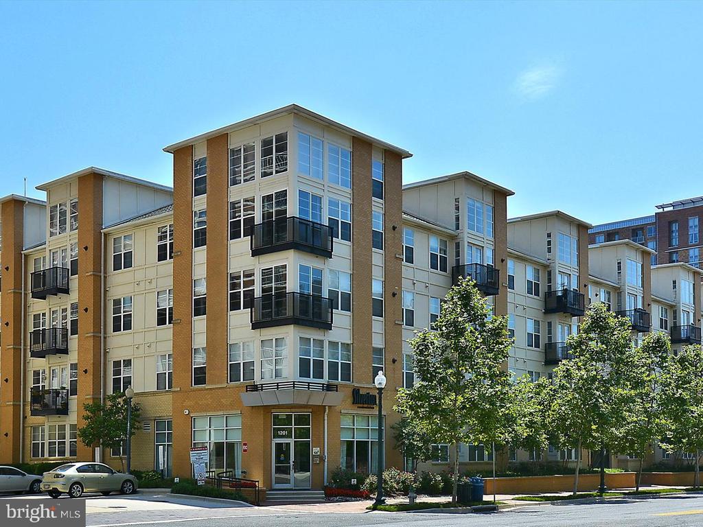 1201 E West Hwy #207
