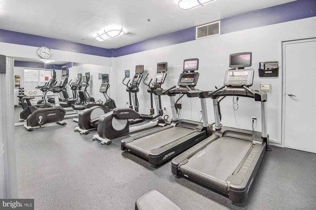 1201 E West Hwy #207