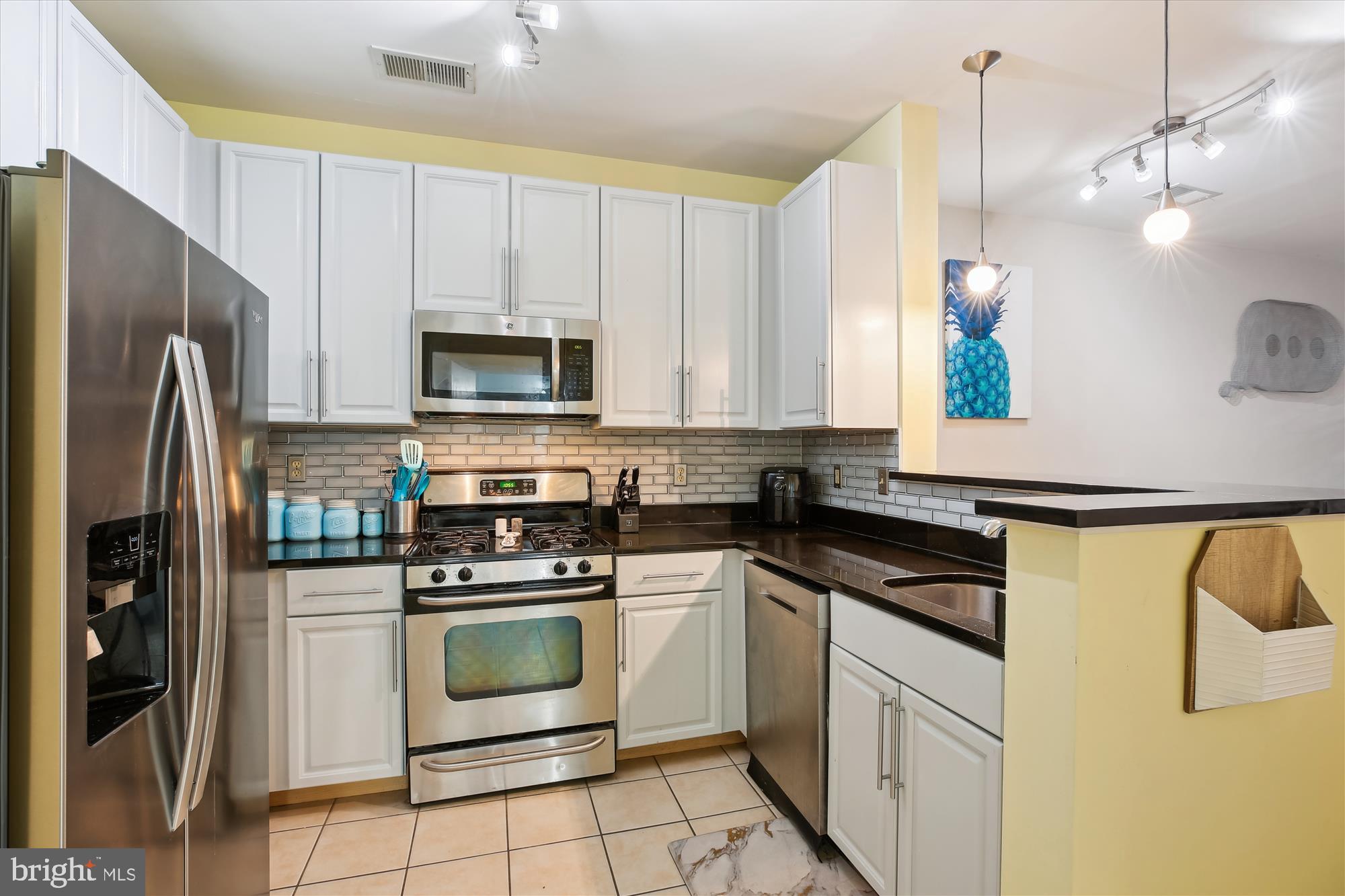 1201 E West Hwy #207