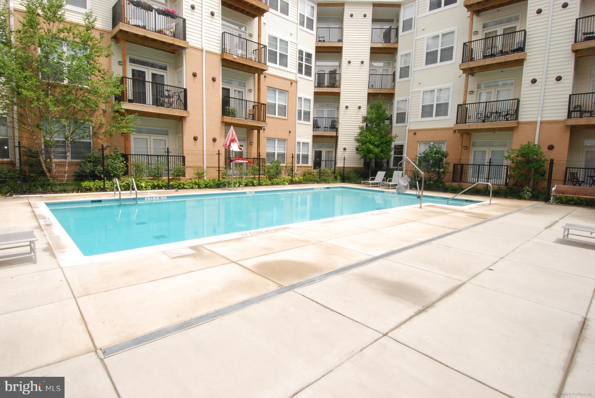 1201 E West Hwy #207