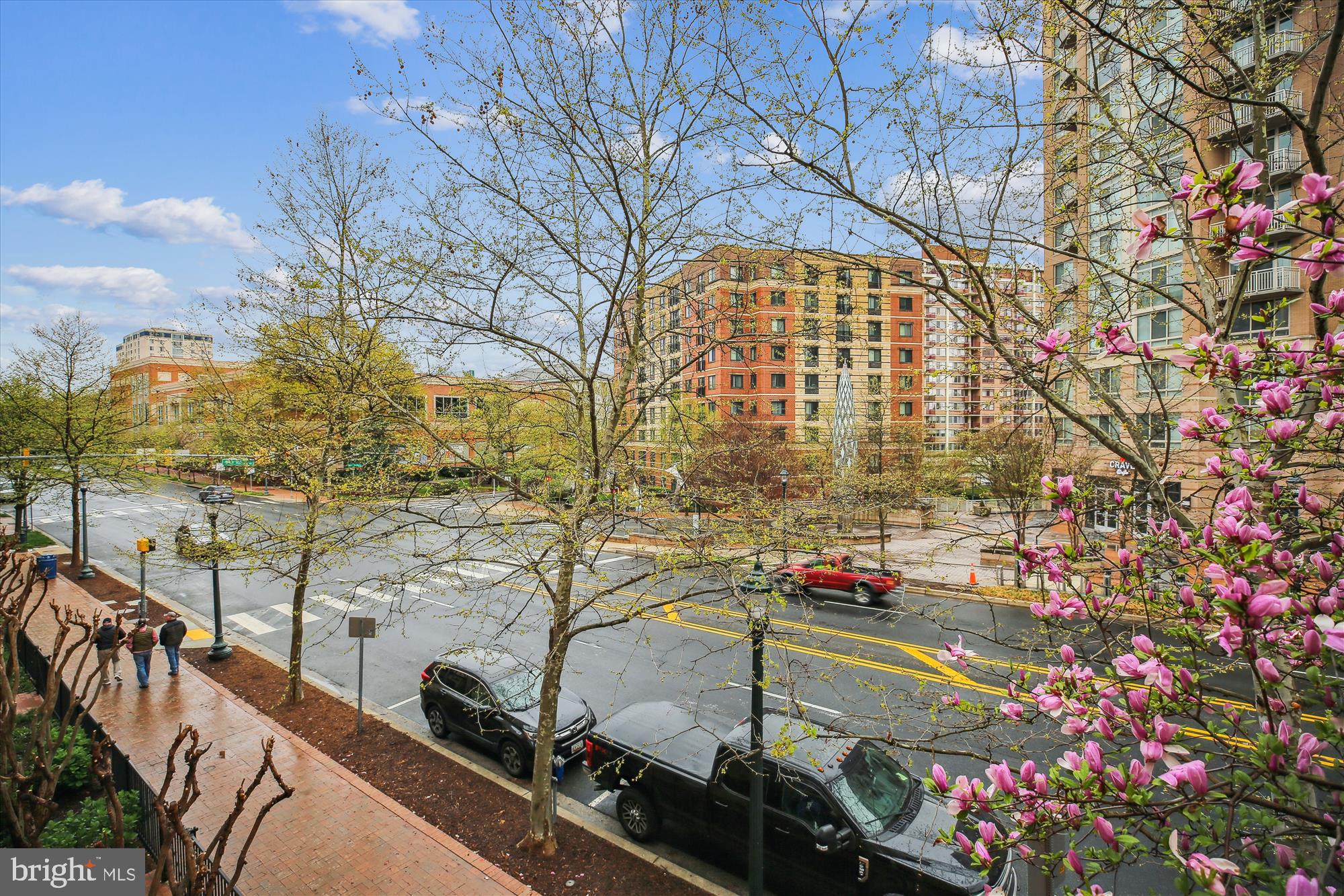 1201 E West Hwy #207