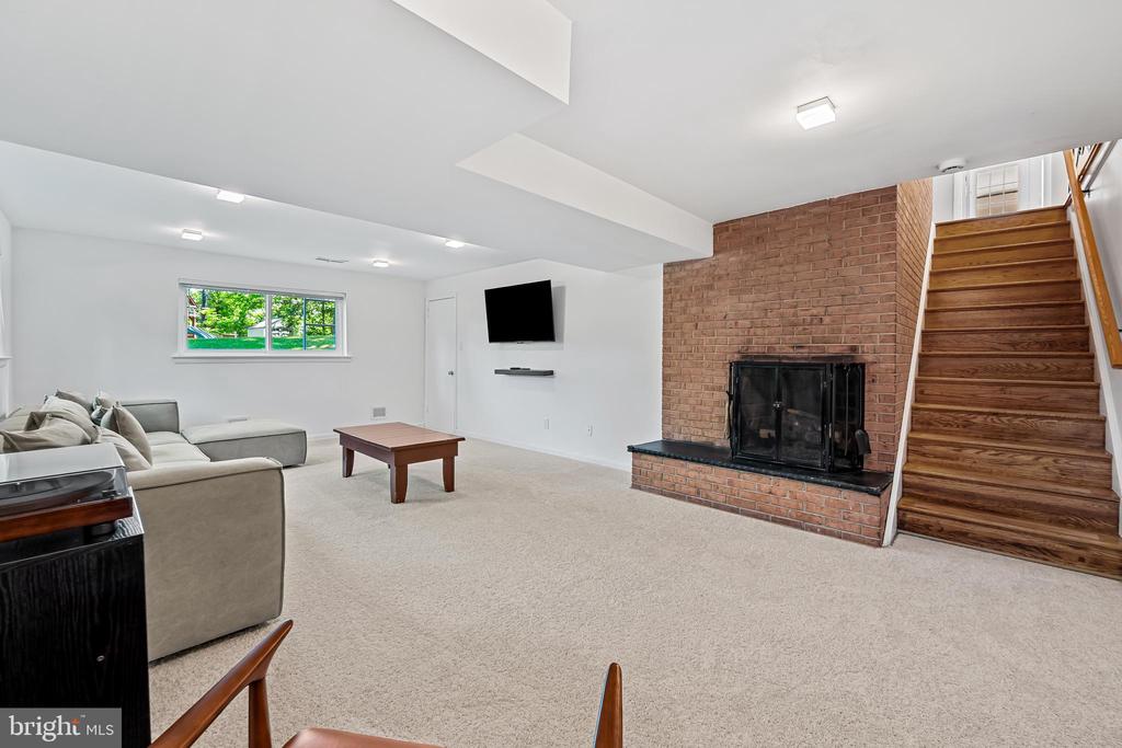 9815 Inglemere Dr
