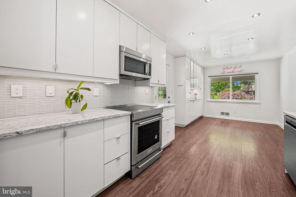 9815 Inglemere Dr