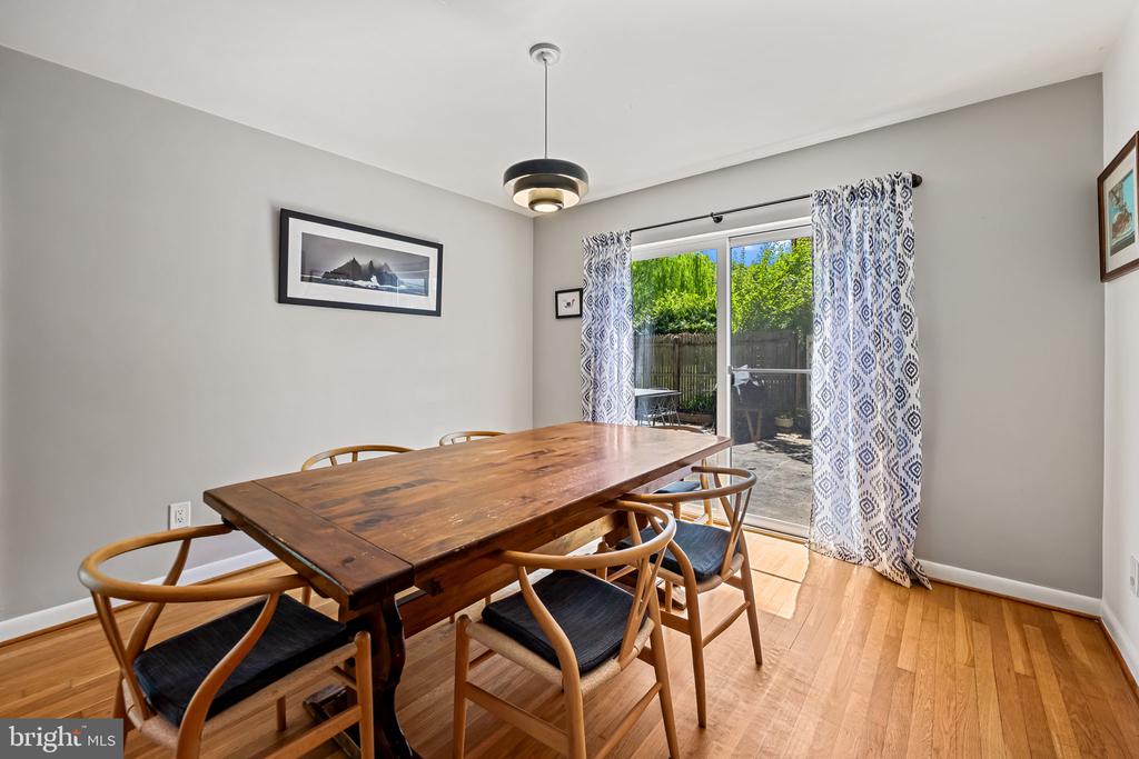 9815 Inglemere Dr