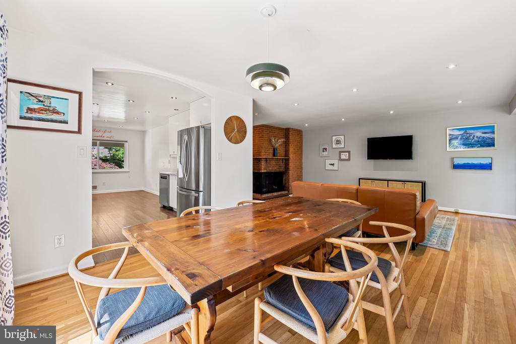 9815 Inglemere Dr