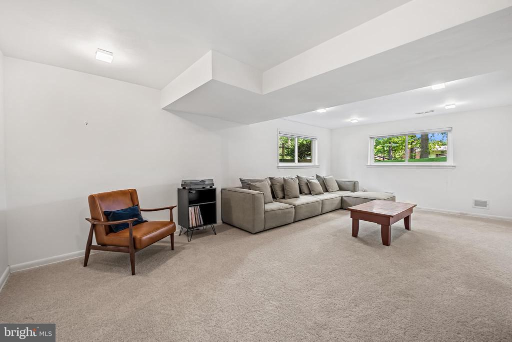 9815 Inglemere Dr
