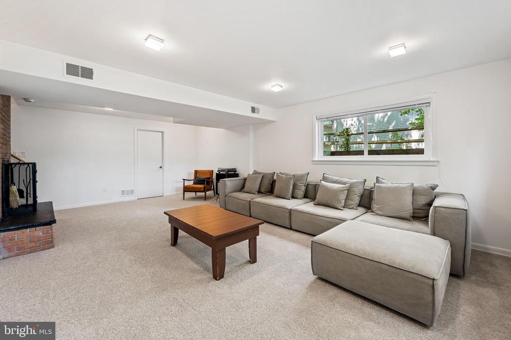 9815 Inglemere Dr