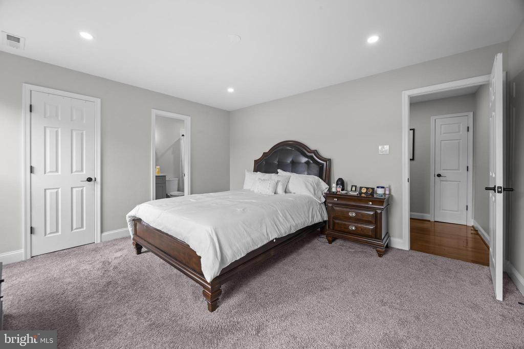 829 LAKE SHORE DRIVE
