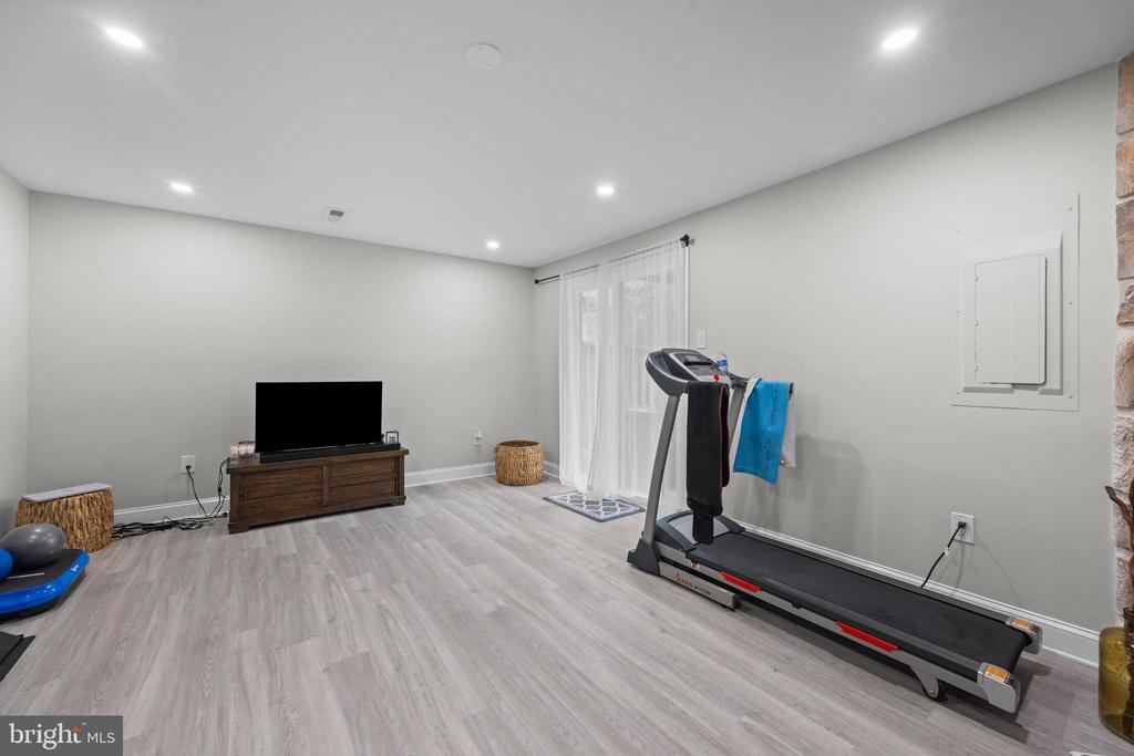 829 LAKE SHORE DRIVE