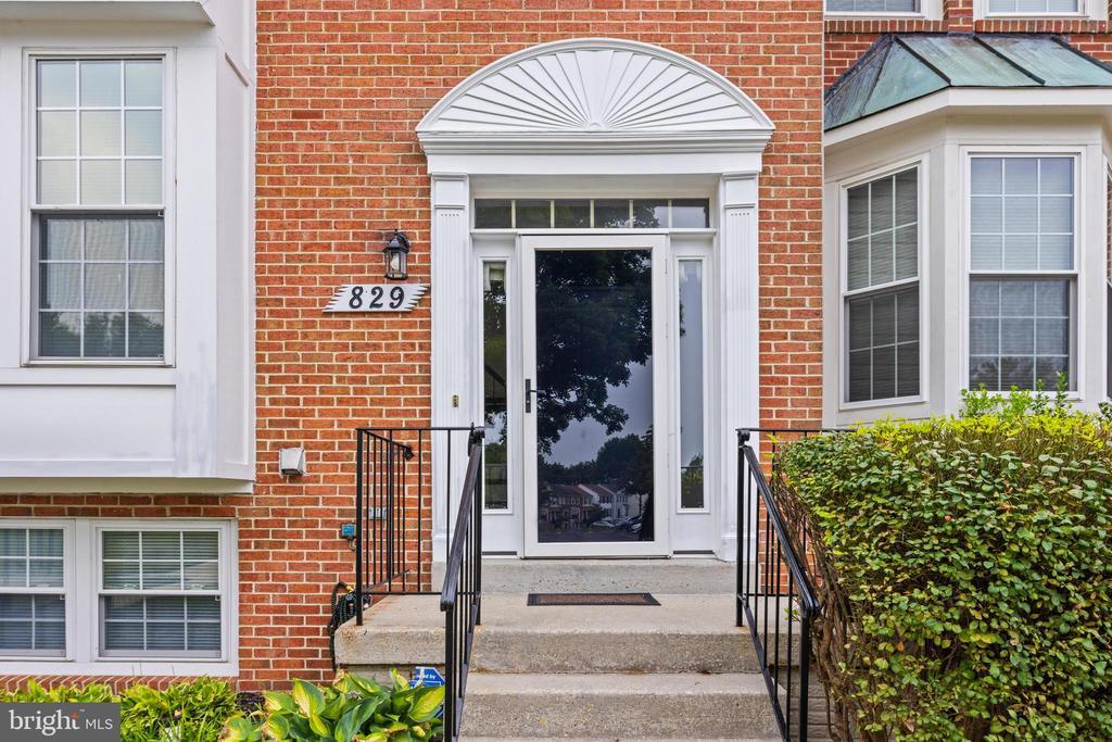 829 LAKE SHORE DRIVE