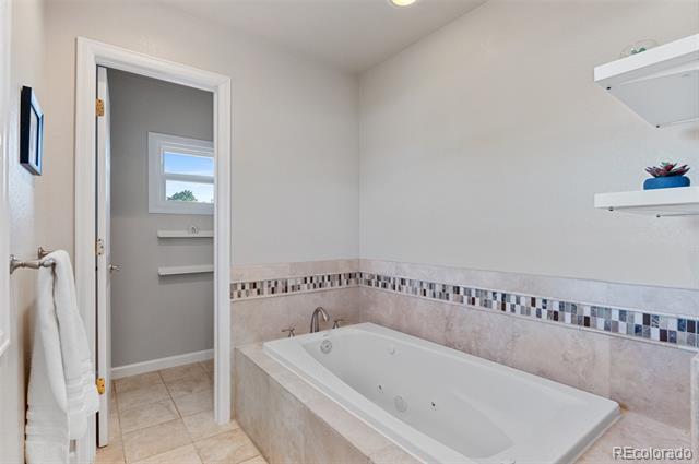 1814 S Uinta Way