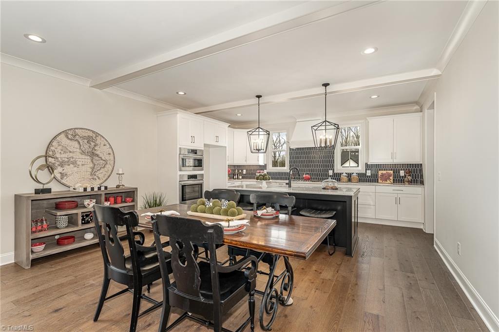 7429 Kingsley Place