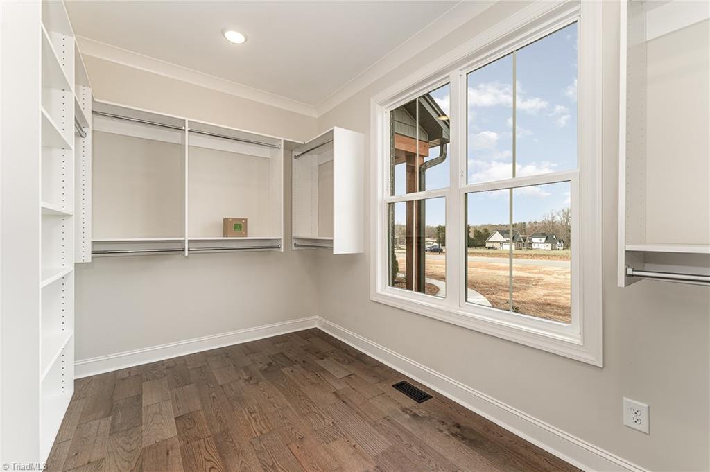 7429 Kingsley Place