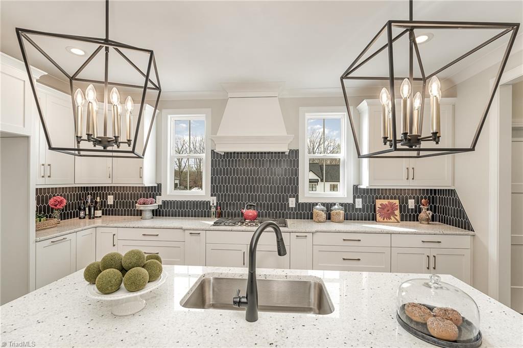 7429 Kingsley Place
