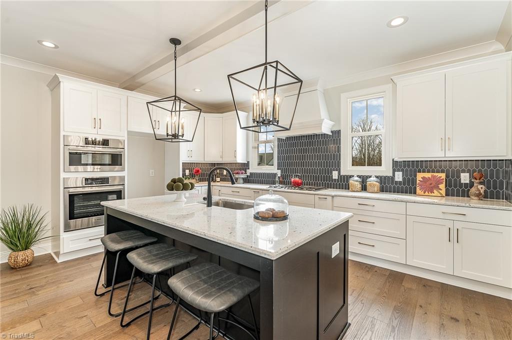 7429 Kingsley Place