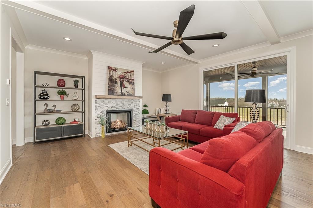 7429 Kingsley Place