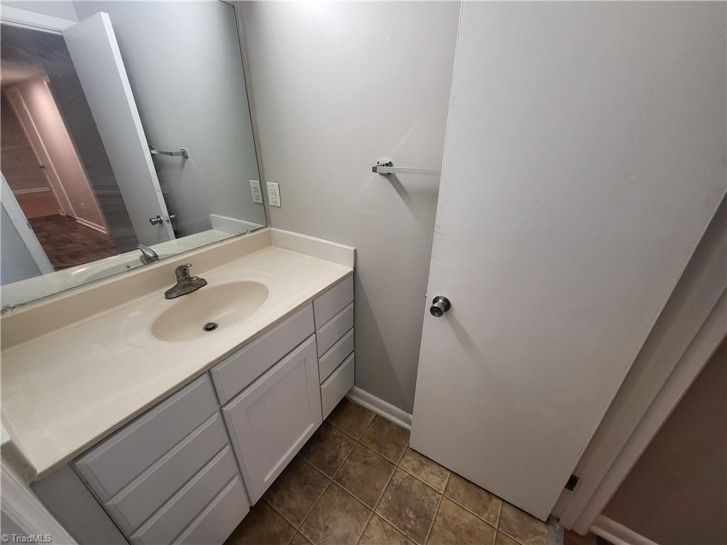 2833 N Ohenry Boulevard # H