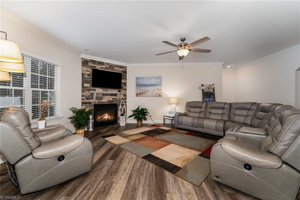 2537 Redwood Hill Court