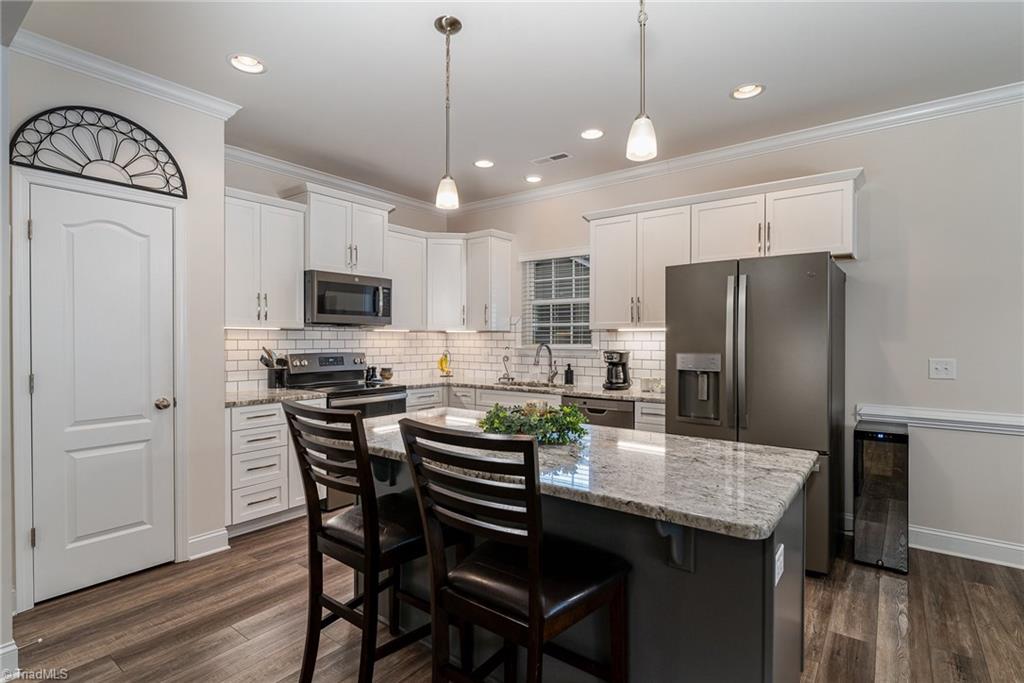 2537 Redwood Hill Court