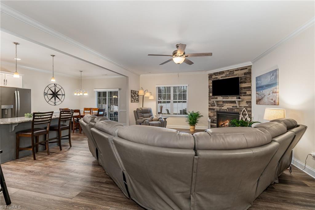 2537 Redwood Hill Court