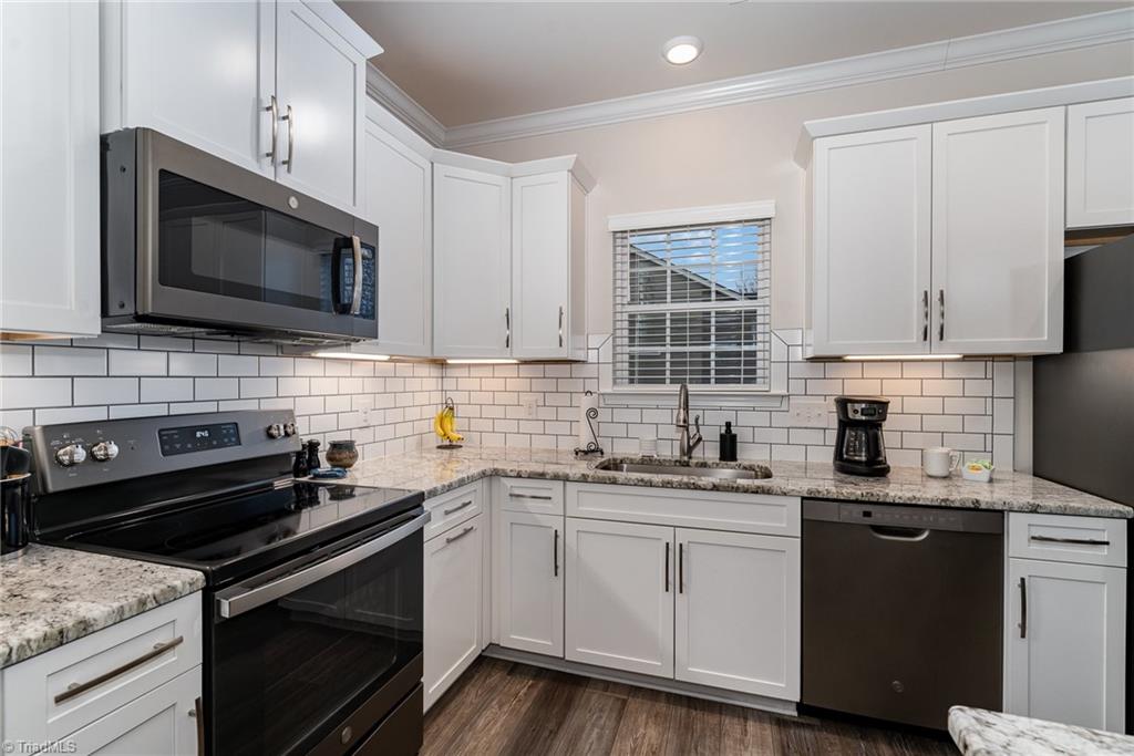 2537 Redwood Hill Court