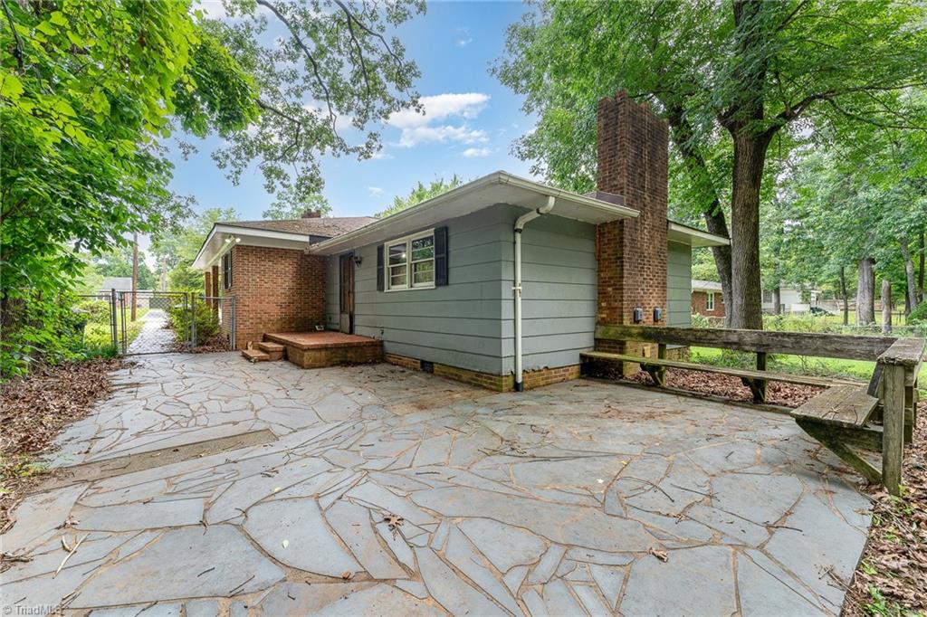 3912 Broadacres Drive