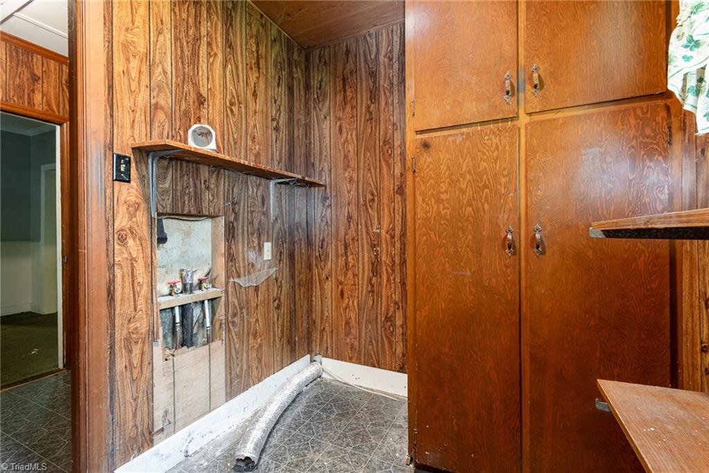 3912 Broadacres Drive