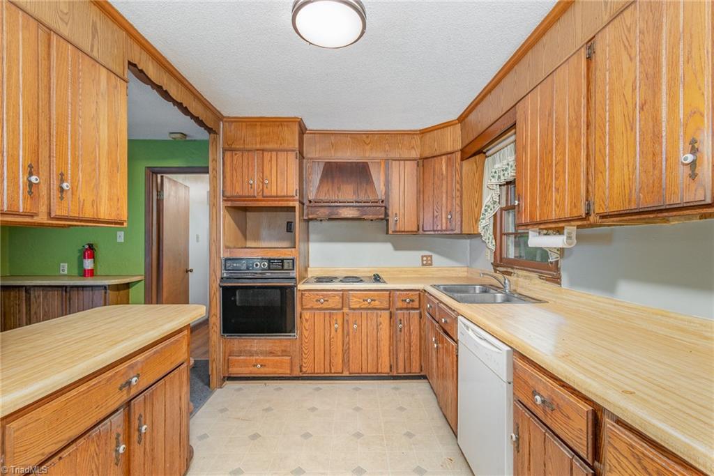 3912 Broadacres Drive