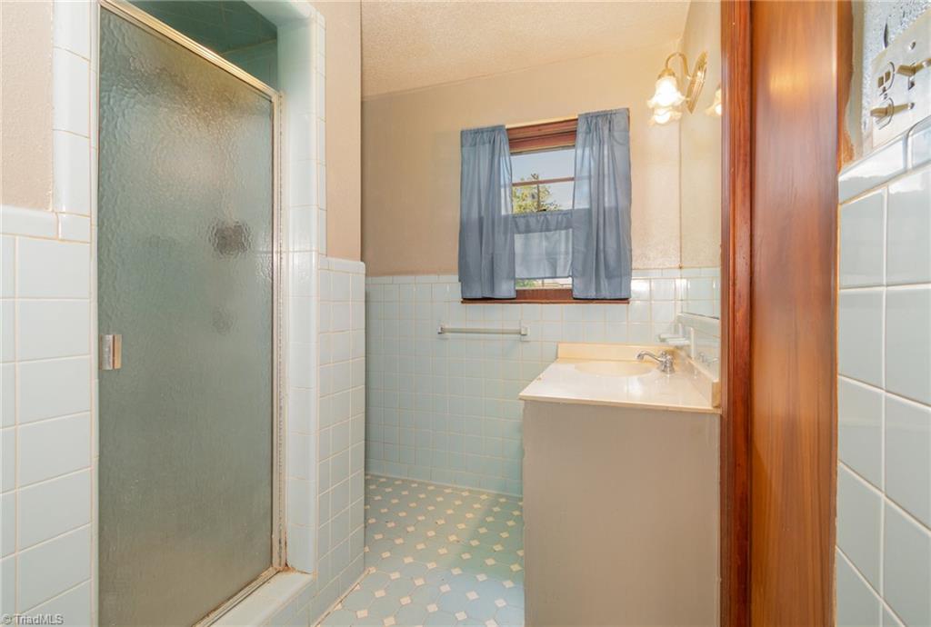 3912 Broadacres Drive