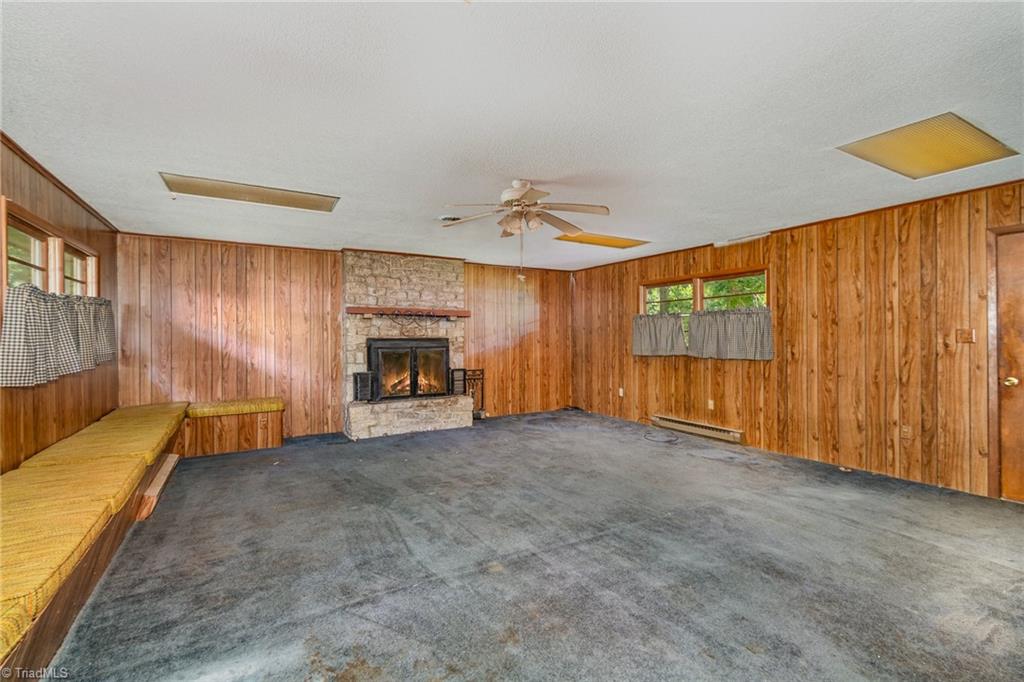 3912 Broadacres Drive