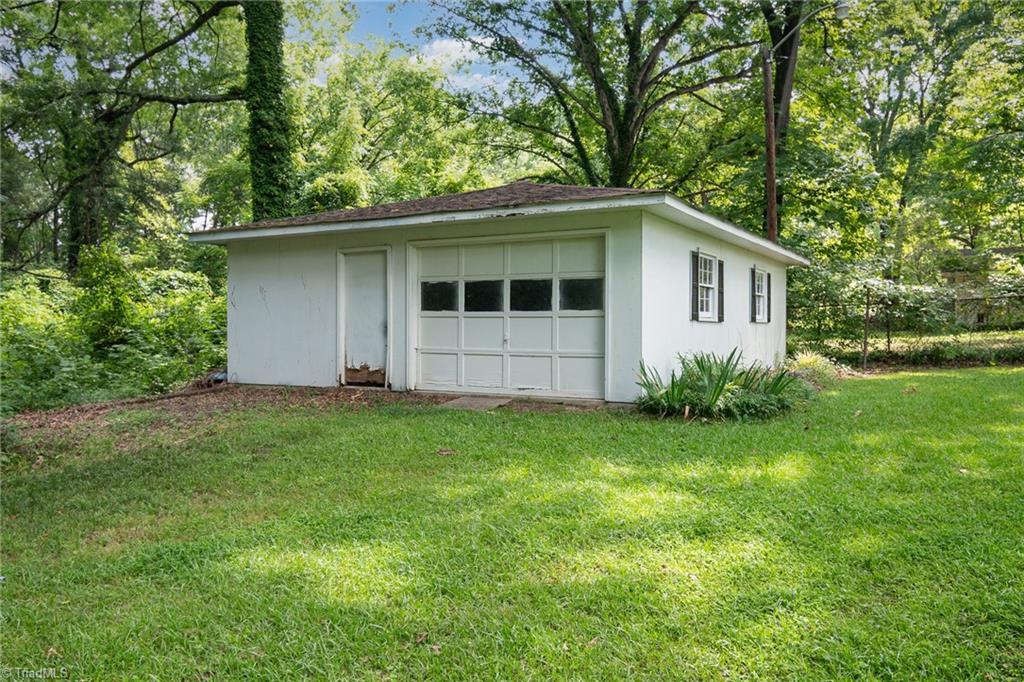 3912 Broadacres Drive