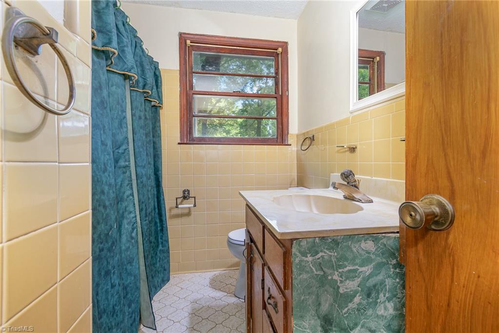 3912 Broadacres Drive