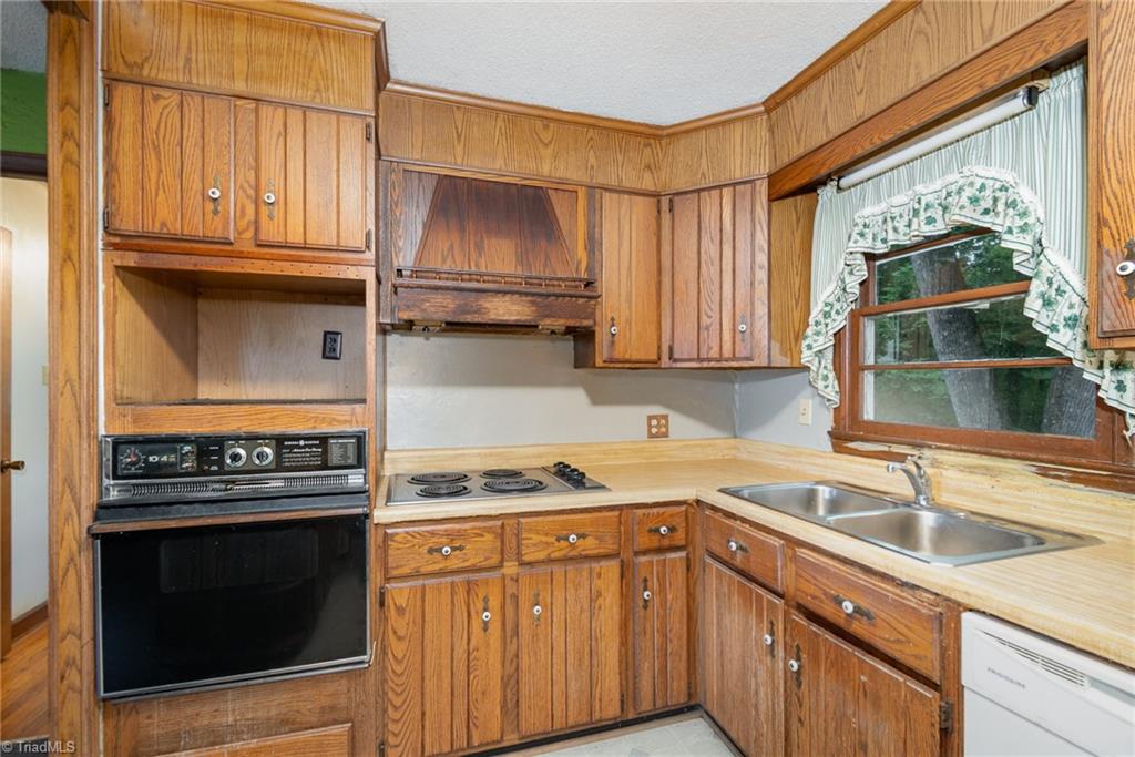 3912 Broadacres Drive