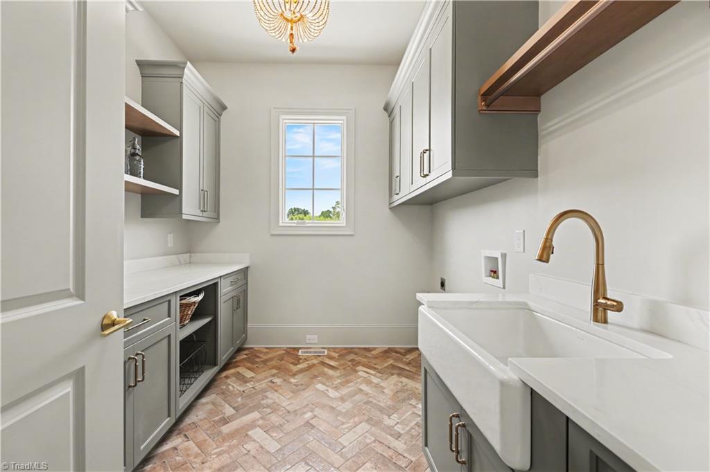 7126 Lion's Gate Drive