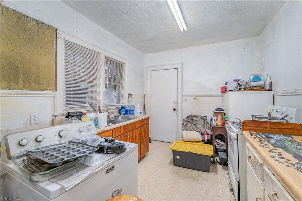 844 Cummins Street