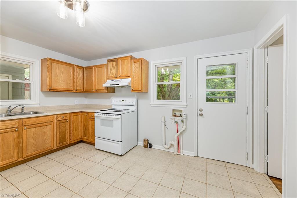 1122 Rustic Road