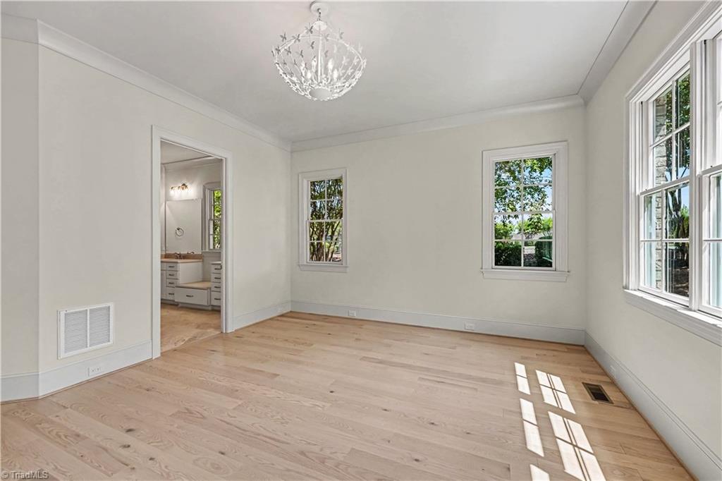 22 Creswell Manor Drive