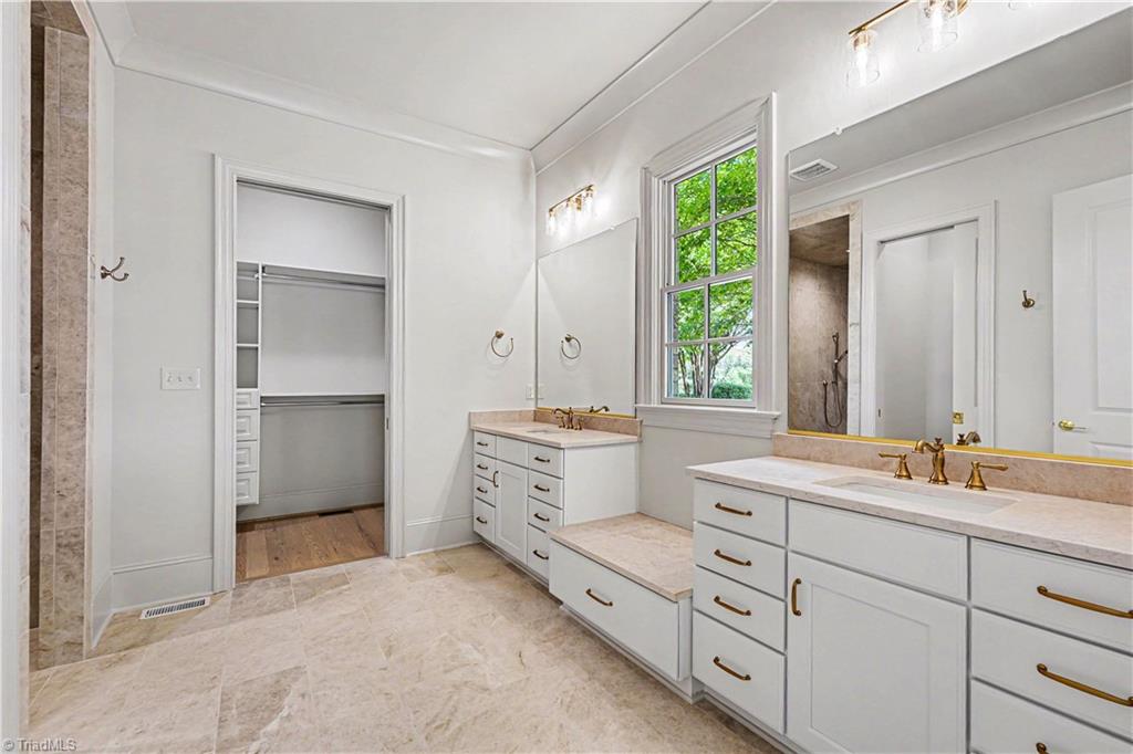 22 Creswell Manor Drive