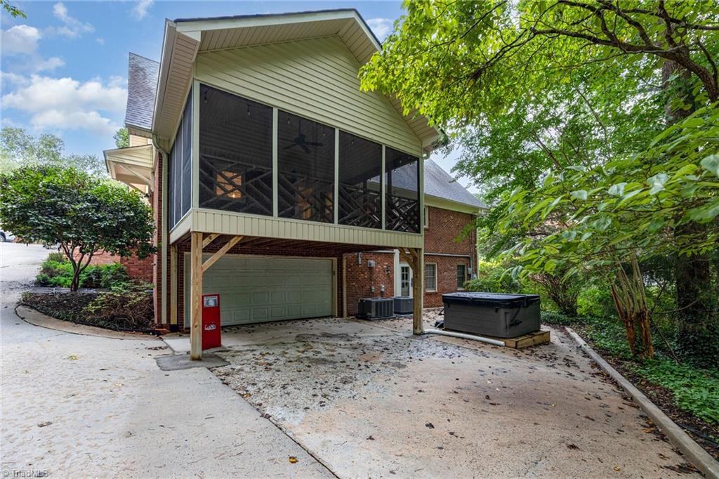 1020 Sweetbriar Road