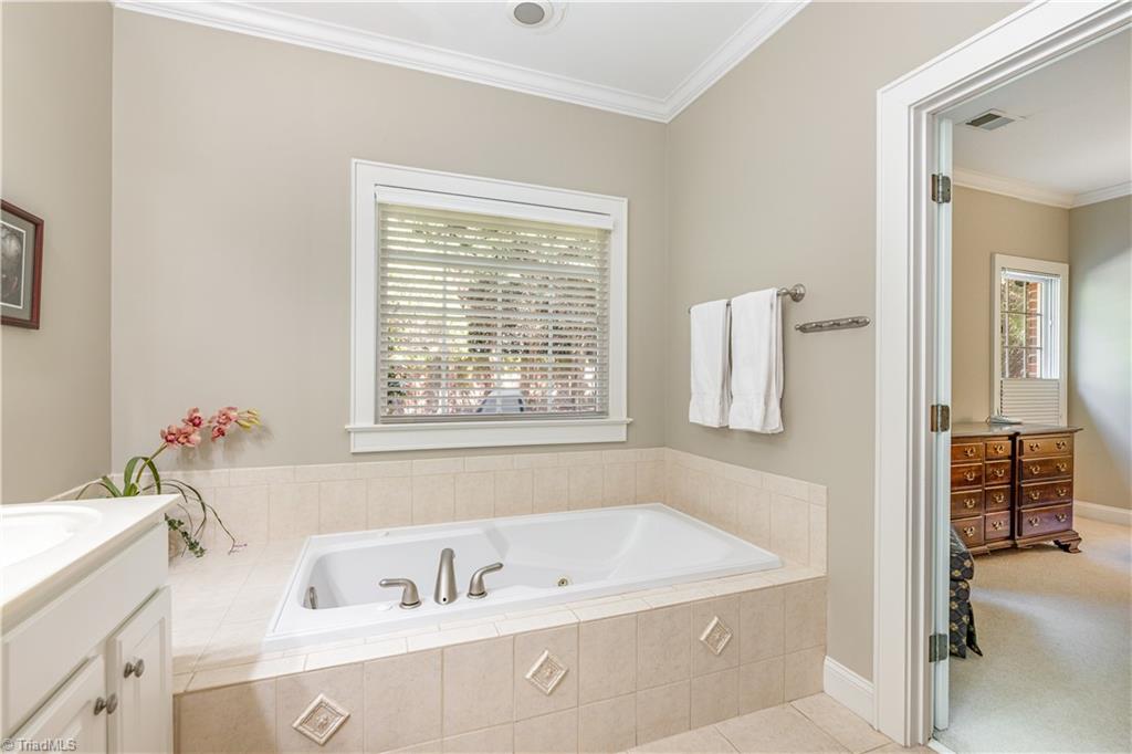 5407 Ridingate Court