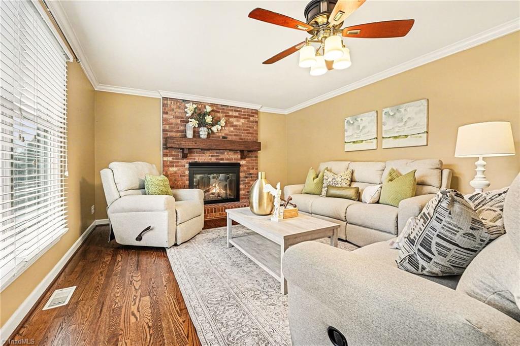 3908 Sandlewood Road