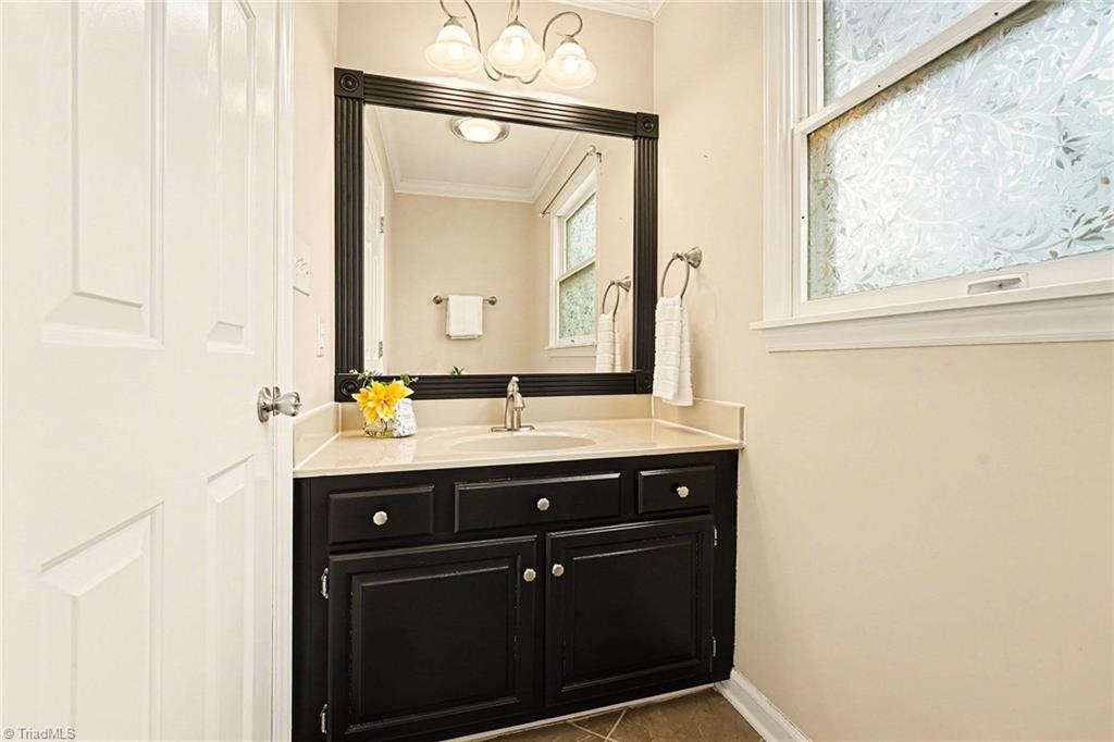 3908 Sandlewood Road