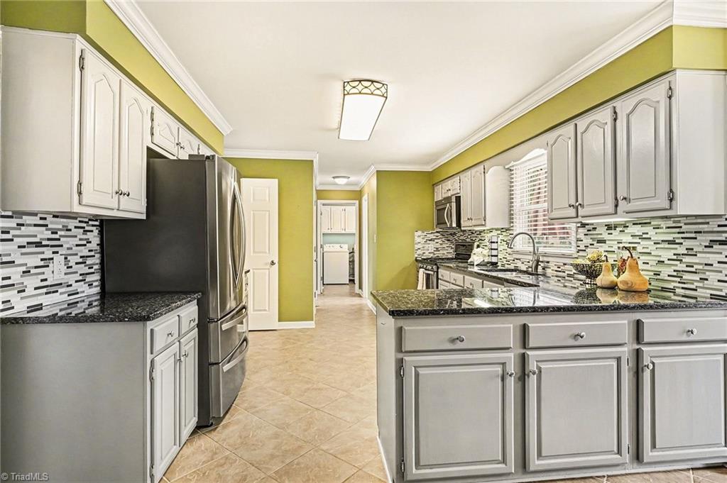 3908 Sandlewood Road