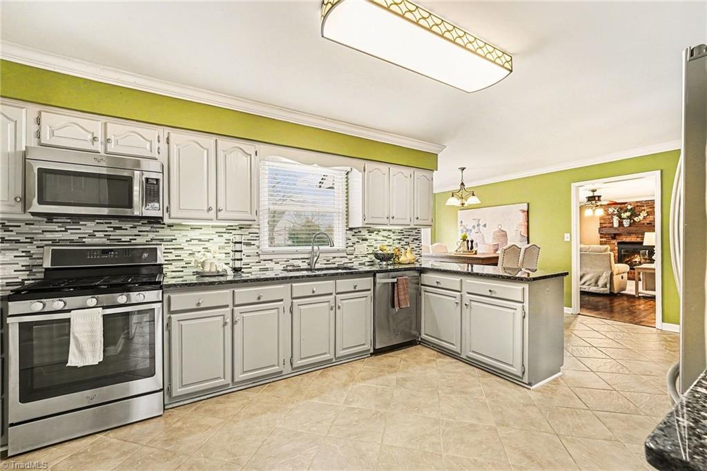 3908 Sandlewood Road