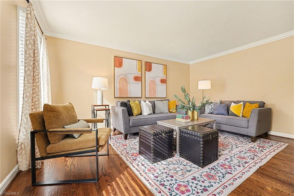 3908 Sandlewood Road